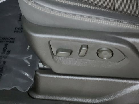 Used 2025 Chevrolet Suburban High Country image 16