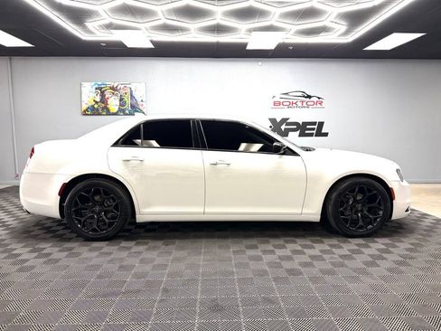 Used 2019 Chrysler 300 Touring w/ Sport Appearance Package RWD image 16