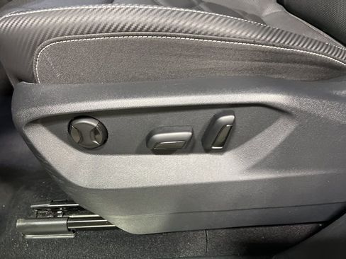 Used 2025 Volkswagen Atlas Cross Sport SE image 24