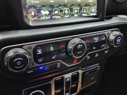 Used 2023 Jeep Wrangler Sahara w/ Cold Weather Group image 29