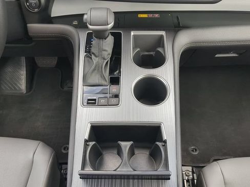 Used 2025 Toyota Sienna XLE FWD image 22