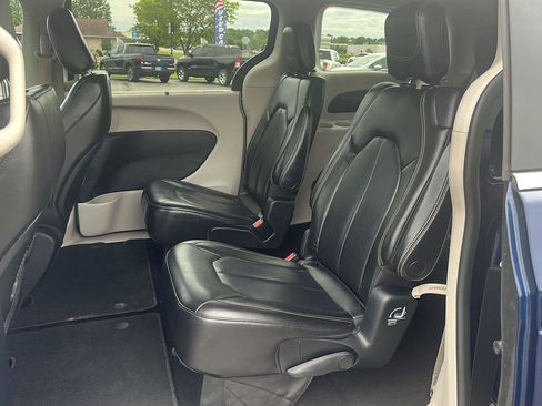 Used 2020 Chrysler Voyager Lxi FWD image 10