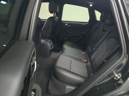 Used 2024 Porsche Macan AWD/4WD image 7