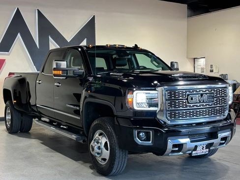 Used 2019 GMC Sierra 3500 Denali w/ Duramax Plus Package AWD/4WD image 2