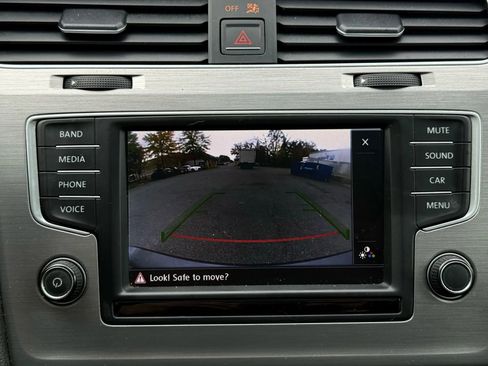 Used 2016 Volkswagen Golf Limited Edition image 42