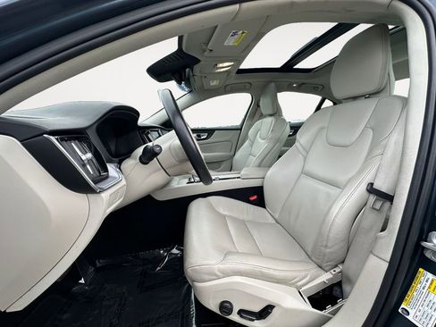 Used 2024 Volvo S60 B5 Core image 9