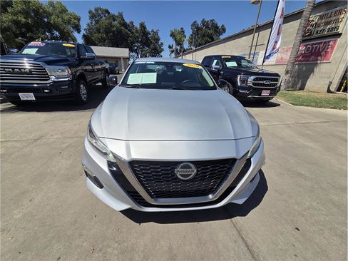 Used 2020 Nissan Altima 2.5 SR FWD image 2