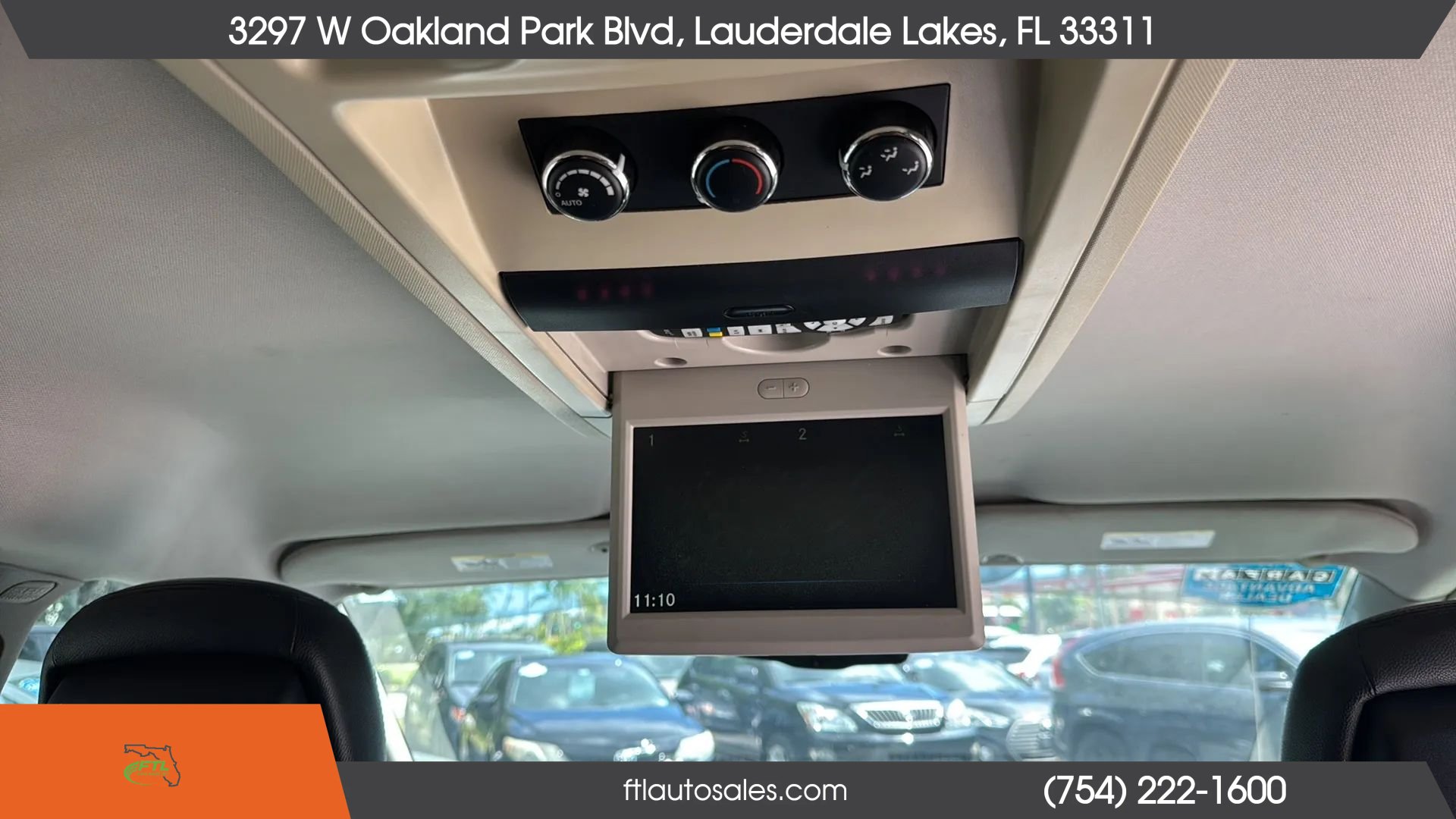 Used 2014 Chrysler Town & Country Touring-L FWD image 24