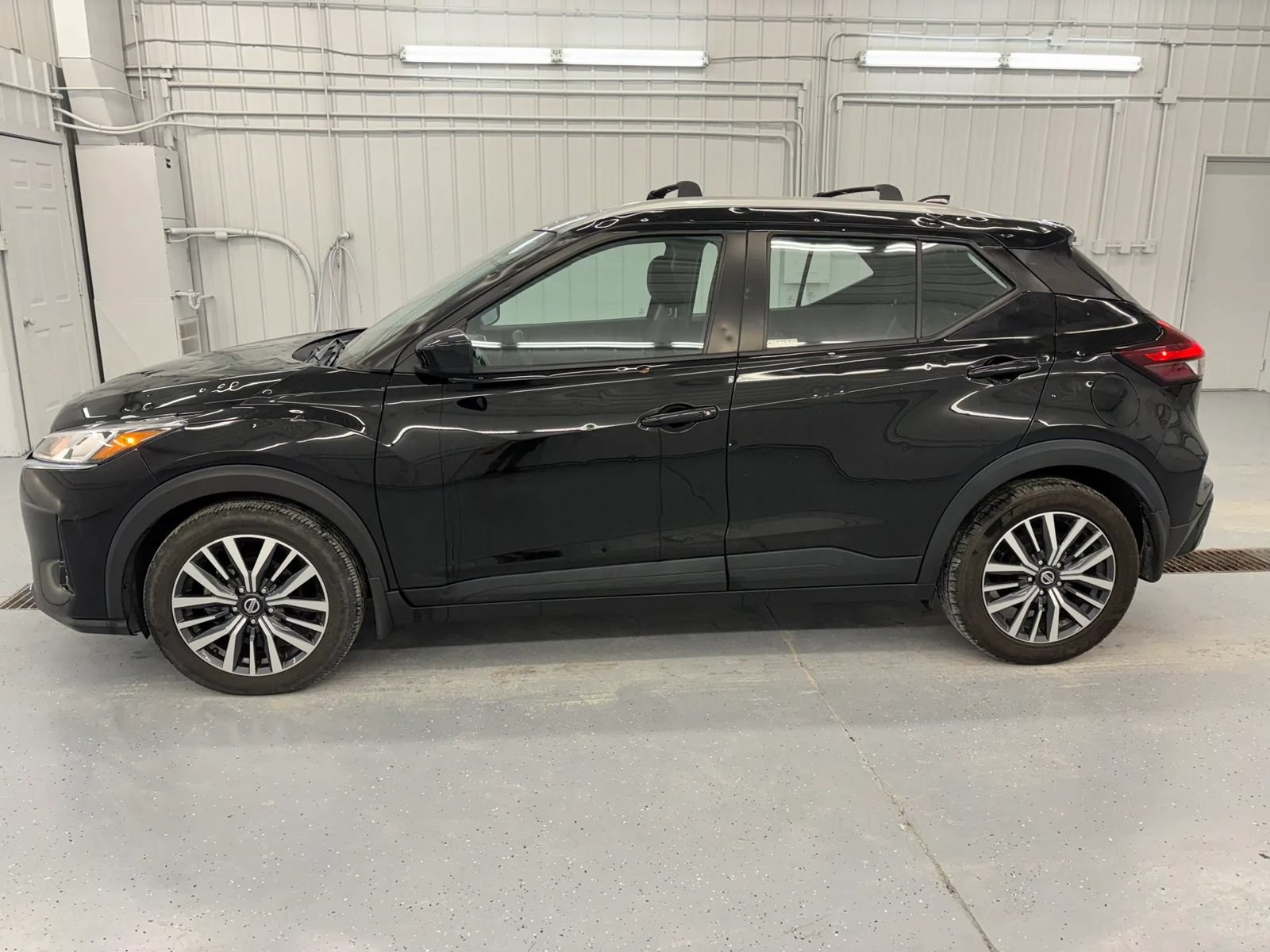 Used 2021 Nissan Kicks SV FWD image 2