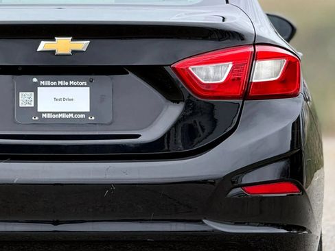 Used 2018 Chevrolet Cruze LS FWD image 14