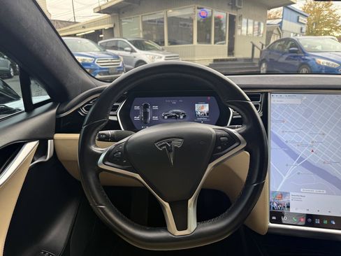 Used 2015 Tesla Model S 70 RWD image 16