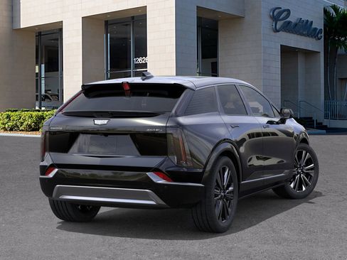 New 2026 Cadillac Optiq Luxury 2 image 4