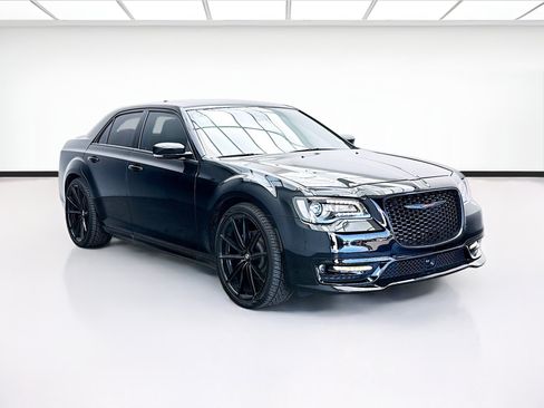 Used 2023 Chrysler 300 S w/ Comfort Group RWD image 3