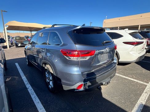 Used 2017 Toyota Highlander Limited image 3