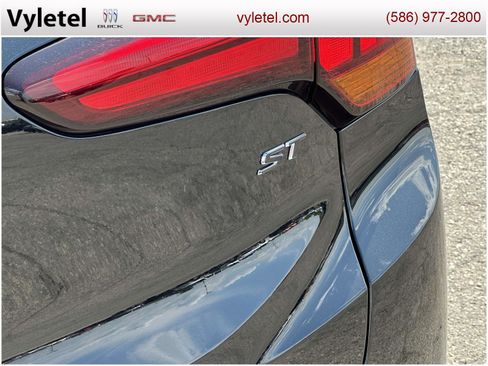 Certified 2023 Buick Encore GX Select w/ Sport Touring Package image 10