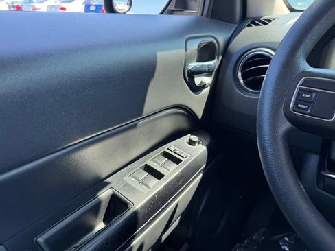Used 2016 Jeep Patriot Sport w/ Power Value Group AWD/4WD image 27