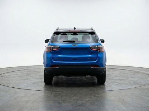 Used 2025 Jeep Compass Trailhawk image 7