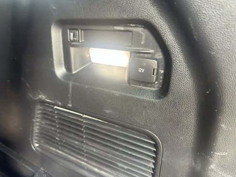 Used 2021 Ford Explorer XLT w/ Equipment Group 202A image 9