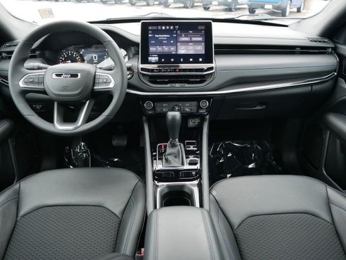 Used 2025 Jeep Compass Latitude w/ Altitude Special Edition image 18