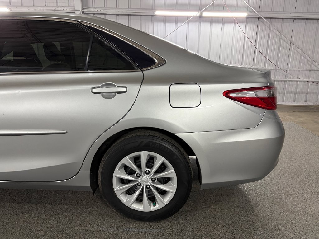 Used 2016 Toyota Camry LE FWD image 13