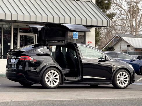 Used 2020 Tesla Model X Long Range image 8