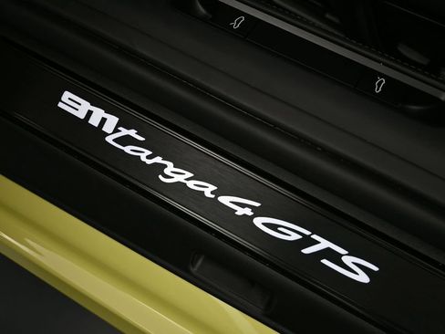 Certified 2025 Porsche 911 Targa 4 GTS AWD/4WD image 41