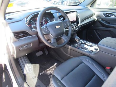 Used 2023 Chevrolet Traverse LT w/ LT Premium Package AWD/4WD image 17