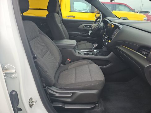 Used 2022 Chevrolet Traverse LT image 15