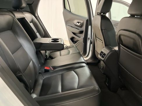 Used 2024 GMC Terrain SLT image 21