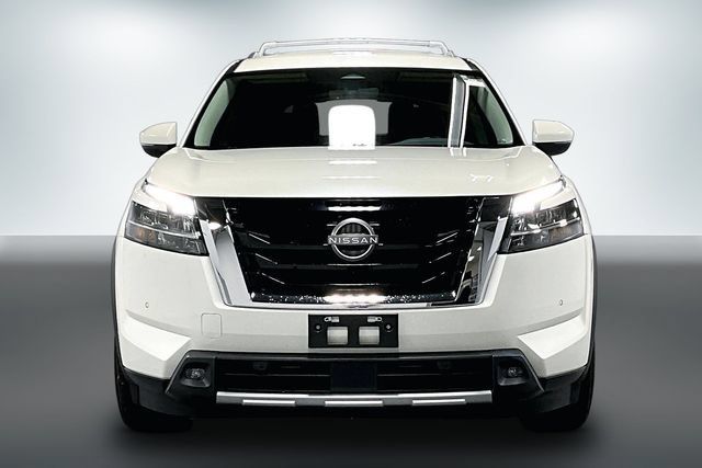 Used 2023 Nissan Pathfinder SL AWD/4WD image 2