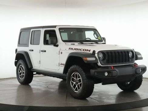 Used 2024 Jeep Wrangler Unlimited Rubicon image 2