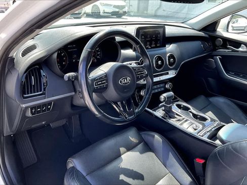 Used 2018 Kia Stinger Premium RWD image 2