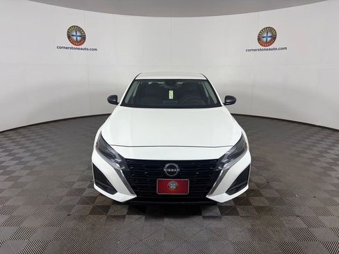 Used 2025 Nissan Altima 2.5 SV FWD image 5
