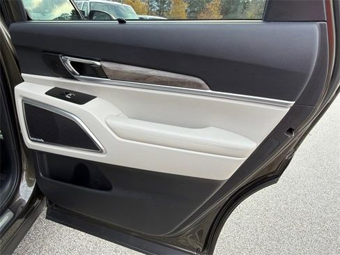 Used 2020 Kia Telluride SX image 16