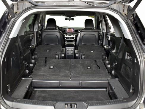 Used 2020 Ford Explorer XLT w/ Equipment Group 202A image 28