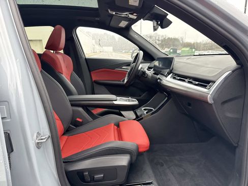 Used 2025 BMW X2 xDrive28i w/ Premium Package image 16