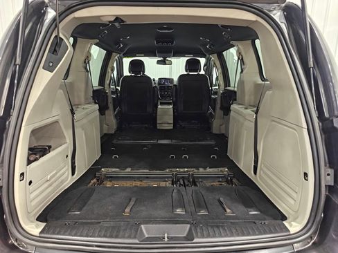 Used 2020 Dodge Grand Caravan SXT image 29