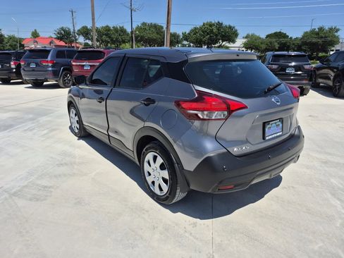 Used 2020 Nissan Kicks S FWD image 8