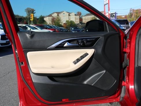 Used 2019 INFINITI QX30 image 12