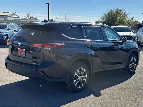 Certified 2024 Toyota Highlander XLE image 6
