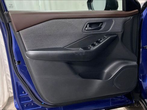 Used 2023 Nissan Rogue S image 9