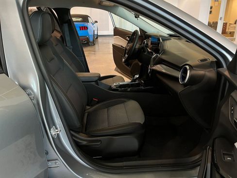 Used 2025 Chevrolet Trax LT w/ LT Convenience Package image 35