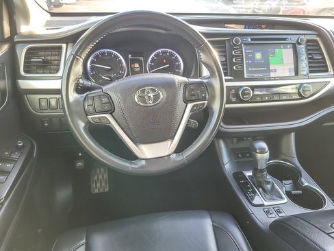 Used 2019 Toyota Highlander XLE image 12