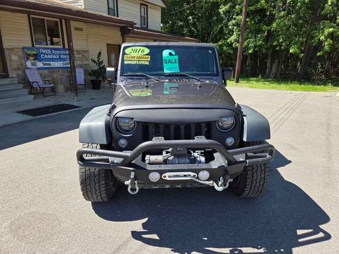 Used 2016 Jeep Wrangler Unlimited Sport w/ Quick Order Package 24S AWD/4WD image 8