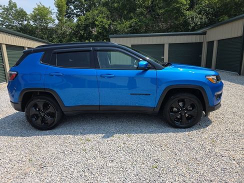 Used 2018 Jeep Compass Latitude w/ Popular Equipment Group AWD/4WD image 9