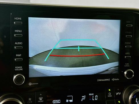 Used 2021 Toyota Highlander XLE FWD image 14