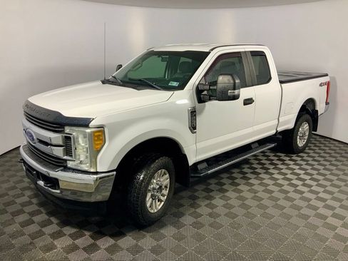 Used 2017 Ford F250 XL w/ STX Appearance Package AWD/4WD image 8