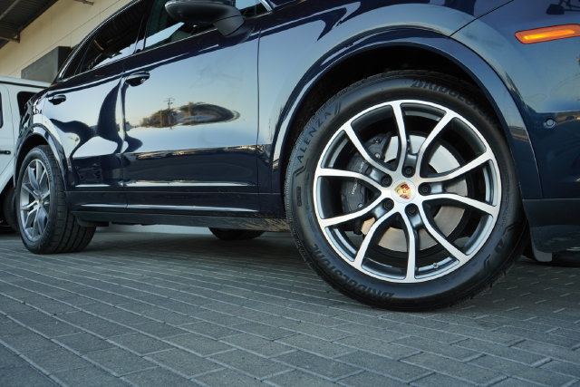 Used 2024 Porsche Cayenne AWD/4WD image 10