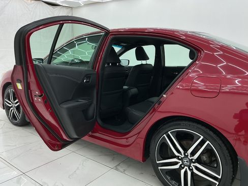 Used 2017 Honda Accord Sport image 22