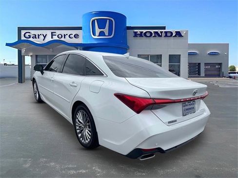 Used 2022 Toyota Avalon Limited image 3